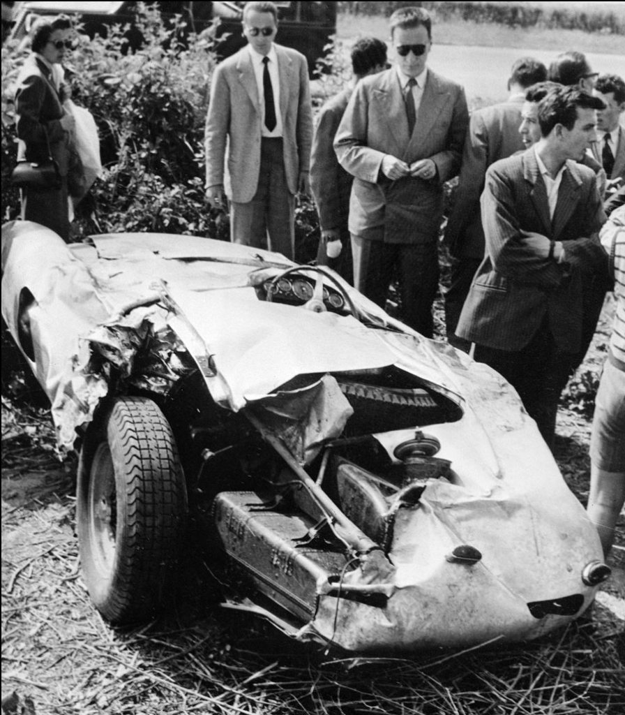 La macchina di Ascari dopo l'incidente a Monza