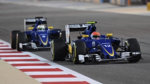 Le Sauber in lotta nel GP Bahrain 2016