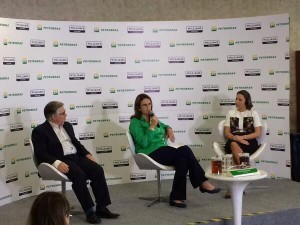 Claire Williams presenzia alla conferenza stampa con la presidente della Petrobras
